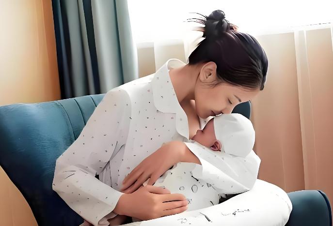 太扎心了！福建武平，妻子刚生完孩子，还在哺乳期，在她最辛苦虚弱的时候，男子竟然嫌