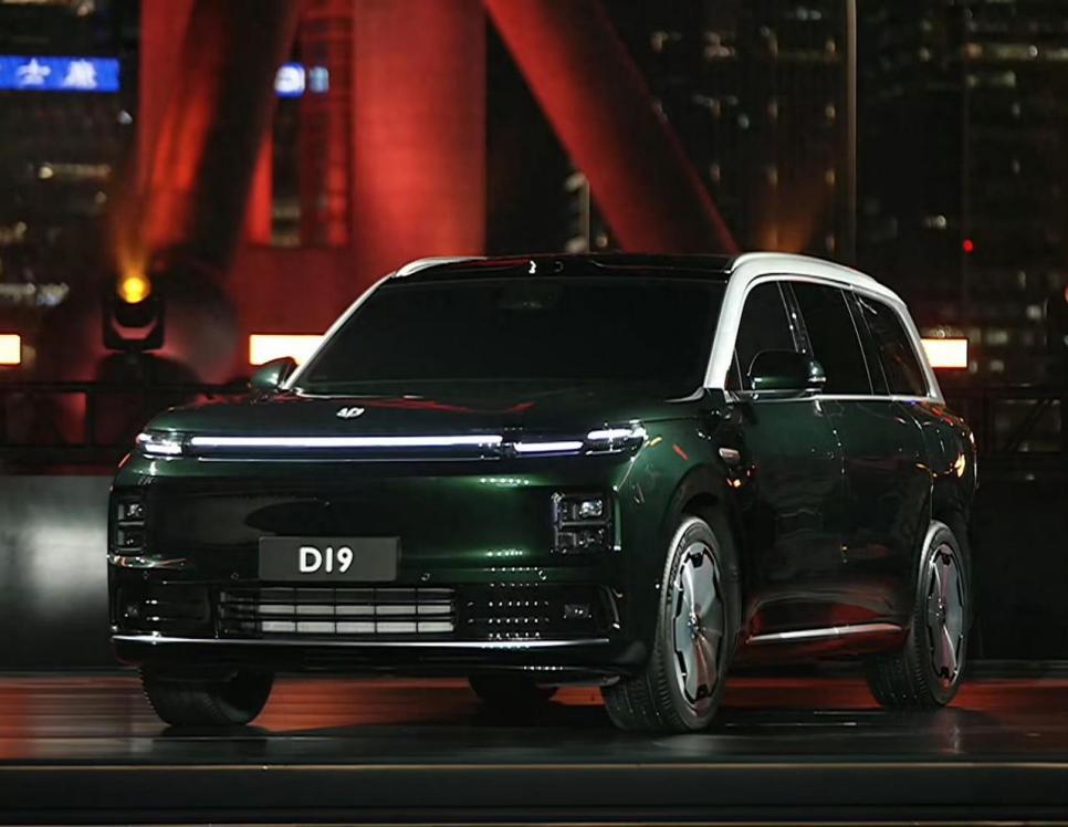 零跑D19这技术发布会看的我一愣一愣的，又是8797双旗舰芯片又是80度电池又是