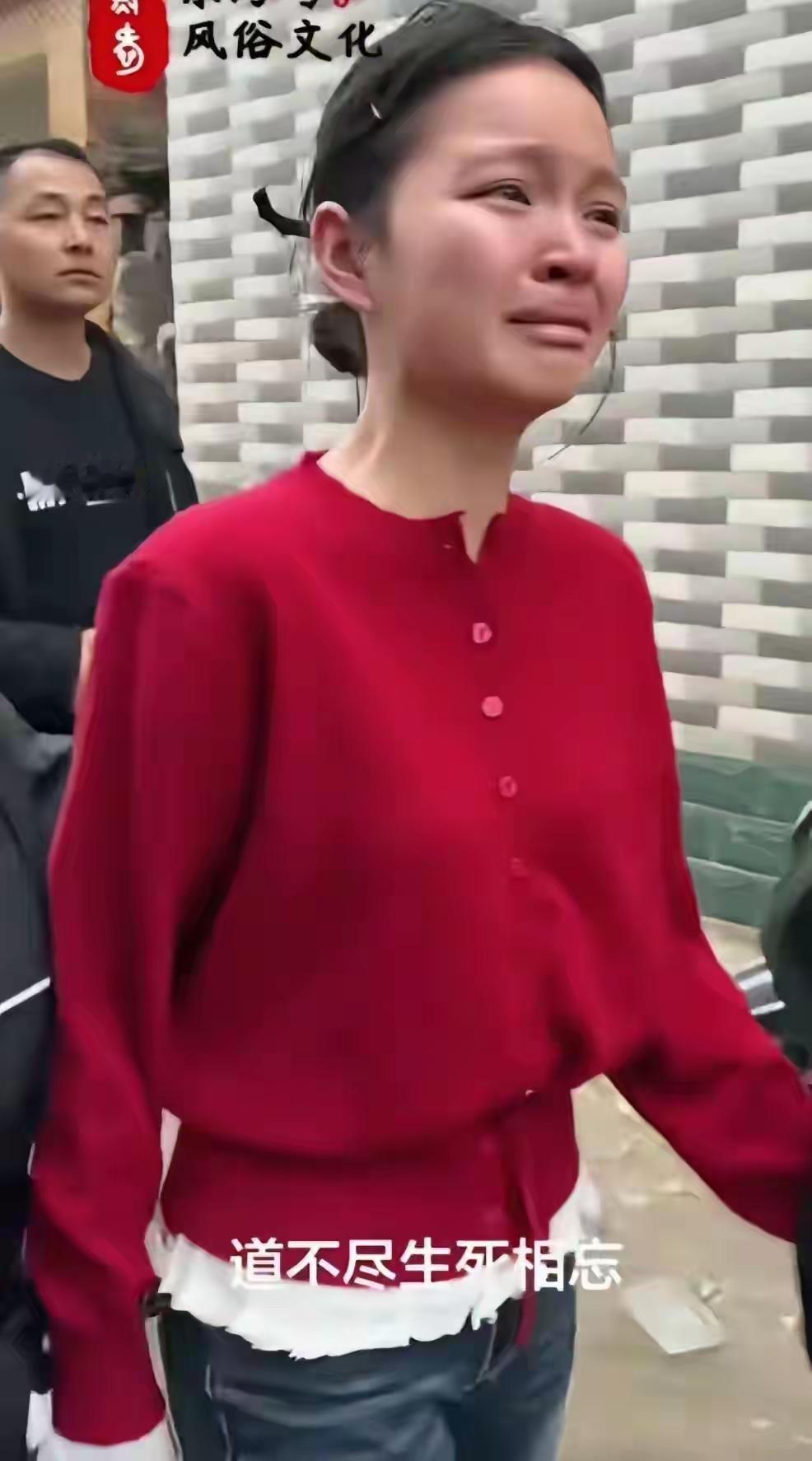 湛江妈祖资本闹剧：临时换乩童，神轿抬不动？
 
大年初二的湛江东海岛拾石村，锣鼓