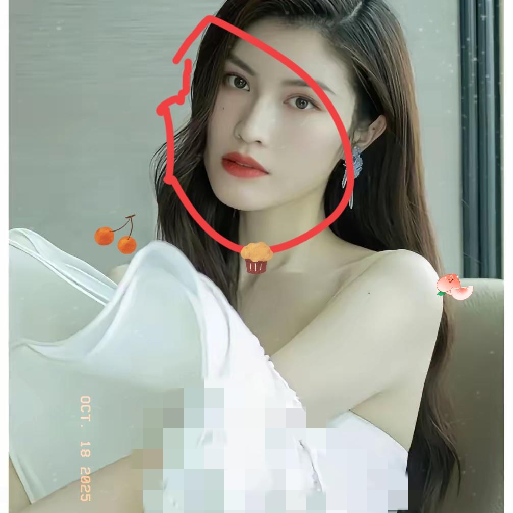 看了何穗的婚姻经历，
我沉默了，
​​原来与陈伟霆是她第二次婚姻，
 
看了何穗