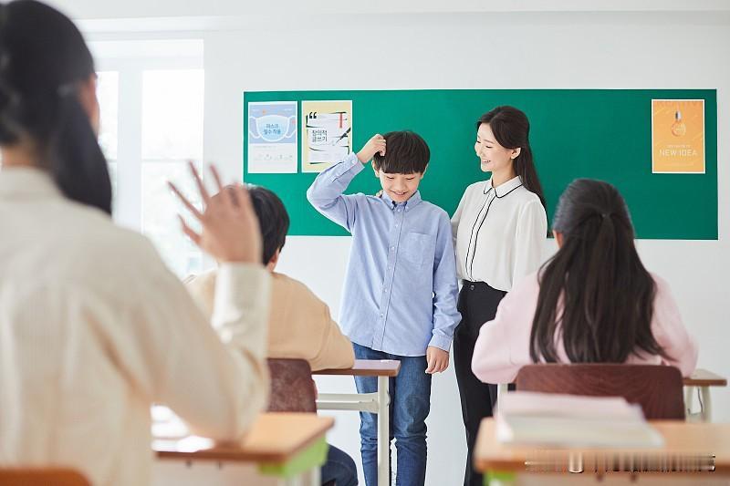 教育反思录（1283）
老师们
千万记住了
不要和心智不全的孩子
一般见识
君不
