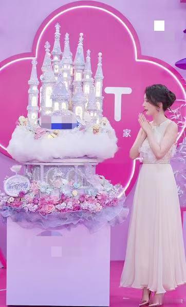 杨幂[超话]杨幂宠粉的含金量还在上升 看杨幂与粉丝互动时，真的能感受到她的真诚与