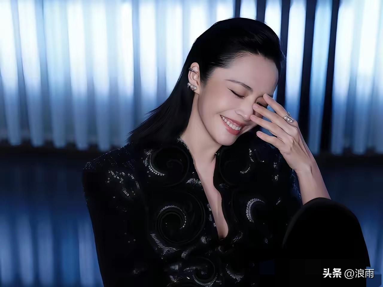 终于明白了，人民网点名批评姚晨，根本不是针对她。
看看去年一共有多少明星官宣离婚