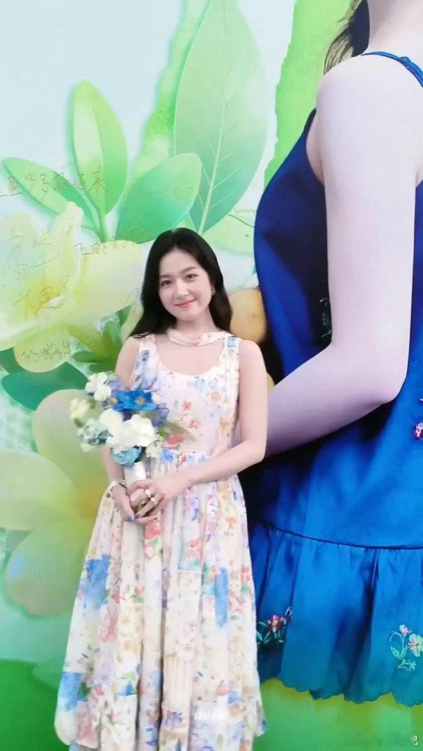 最近伙食不错呀感觉胖点比瘦有气色多了 