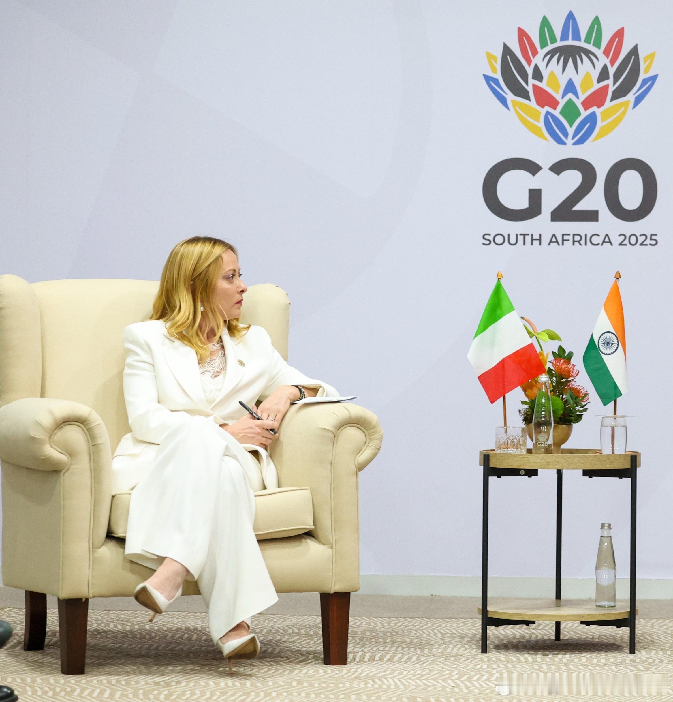 日本网民正将高市早苗与梅洛尼在G20的短暂拥抱，当作值得大书特书的外交胜利来庆祝