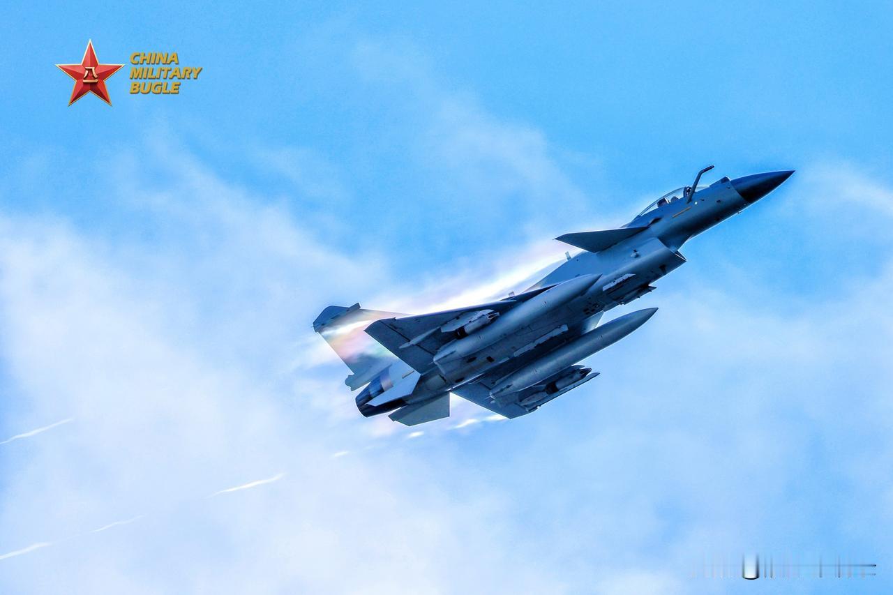 空军的优秀传统—打火箭弹

歼10C打火箭弹，