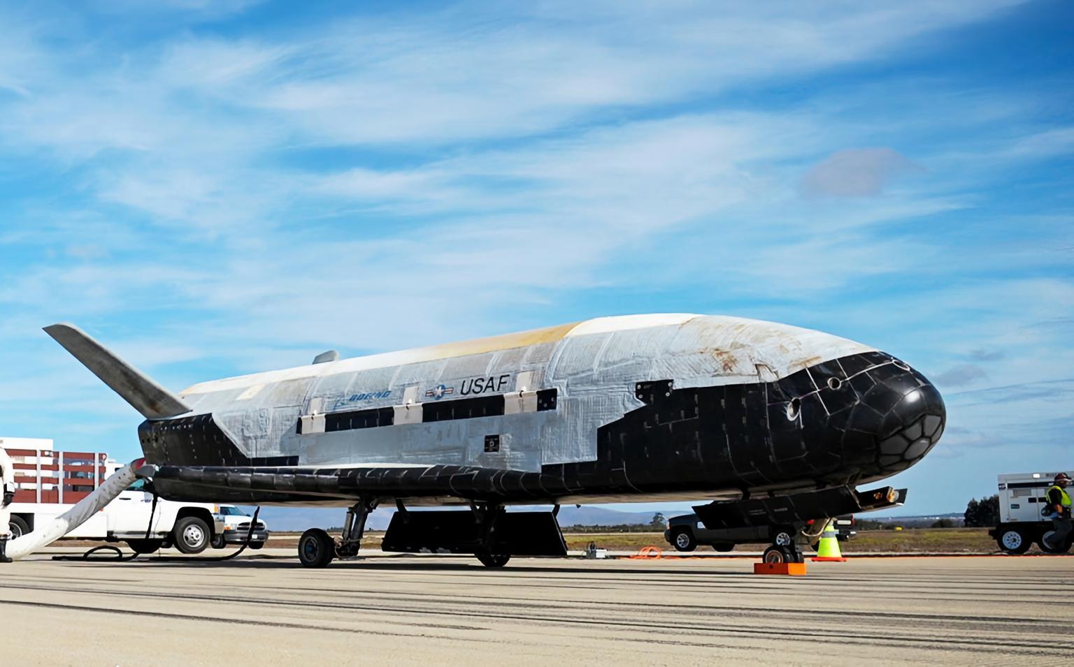 每天认识一件兵器 美国X-37B太空无人机X-37B是波音公司研制的世界上第一架