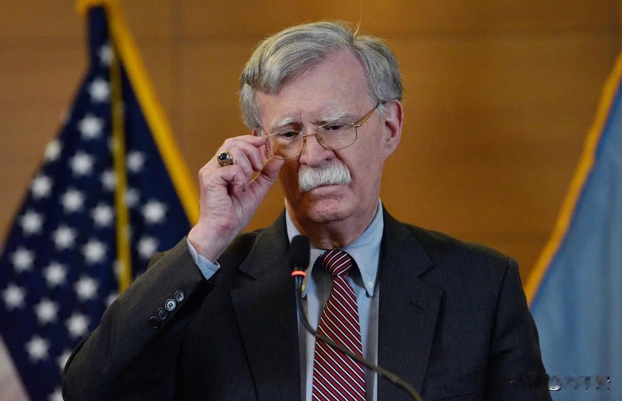 【白宫前鹰派高官遭FBI调查，涉嫌在回忆录中泄露多国机密】
🔥2025年8月2