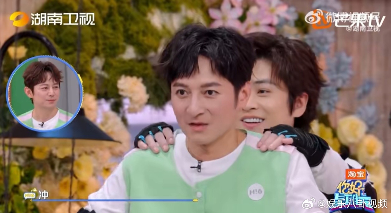 嘉哥骑车太投入了！脸都在使劲，用脸转弯这技能也是没谁了！李维嘉骑车脸都在使劲李维