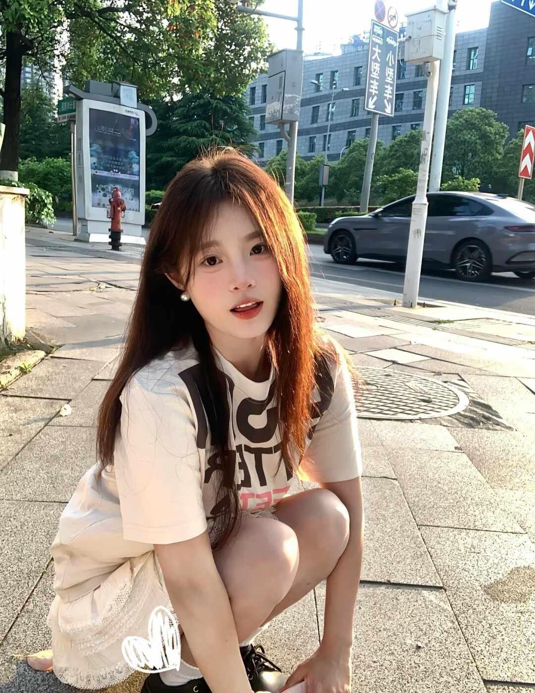 广州地培～落日🌇街头
普通的街道，也藏着细碎的浪漫，日子慢慢过，快乐不慌张，在