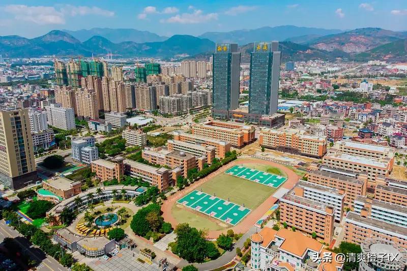 福州时代华威中学,到底怎么样?
2026年高考成绩再创辉煌
分层培育，全线出彩