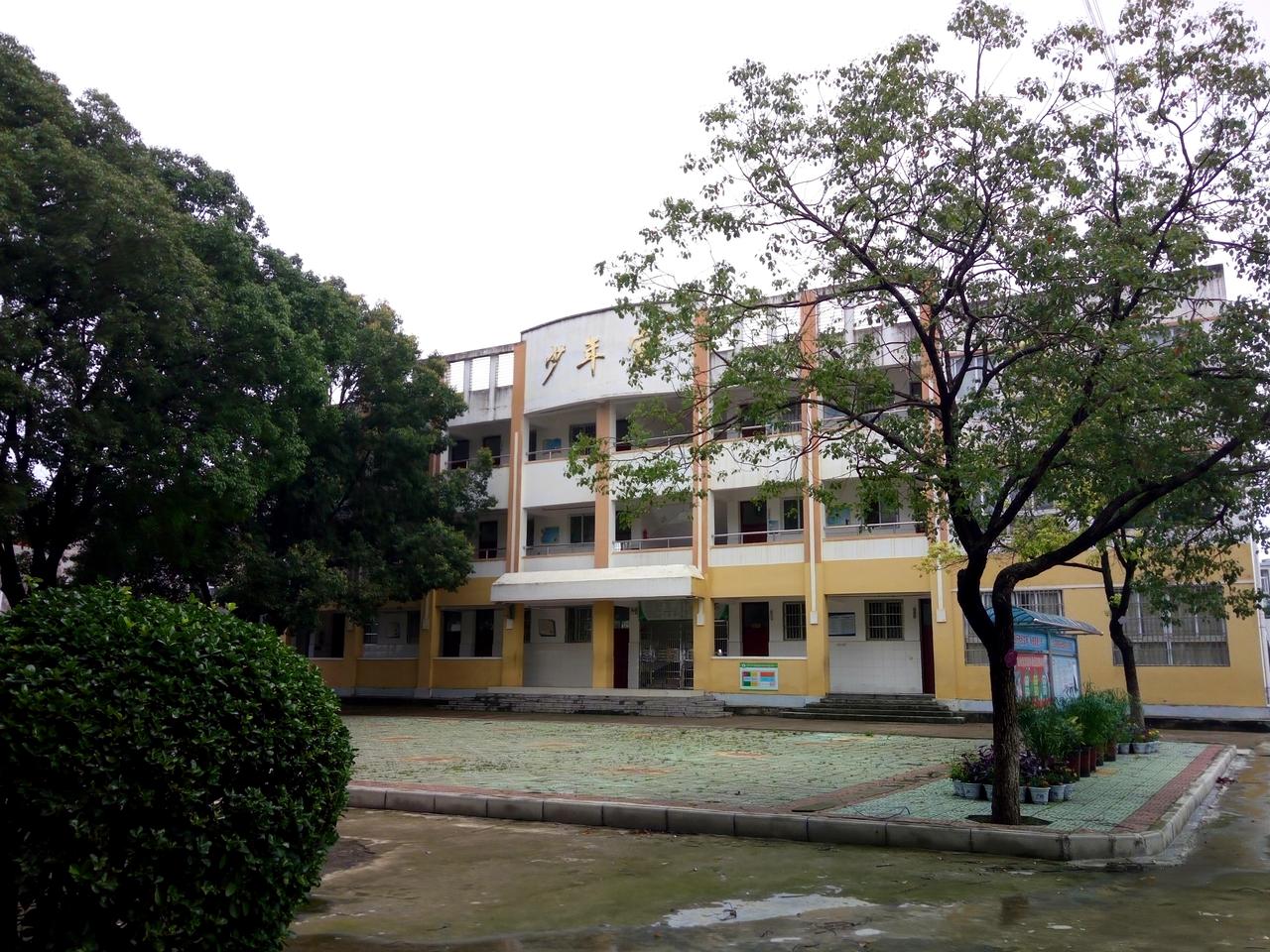 不是因为上面来测评，我真的不晓得我们学校有一位老师每年都有额外的9600块钱的奖