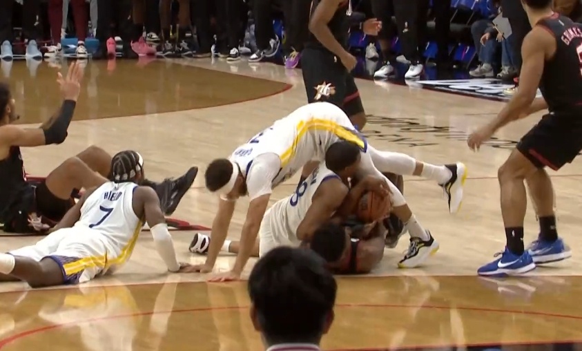 发边线球被抢断了 