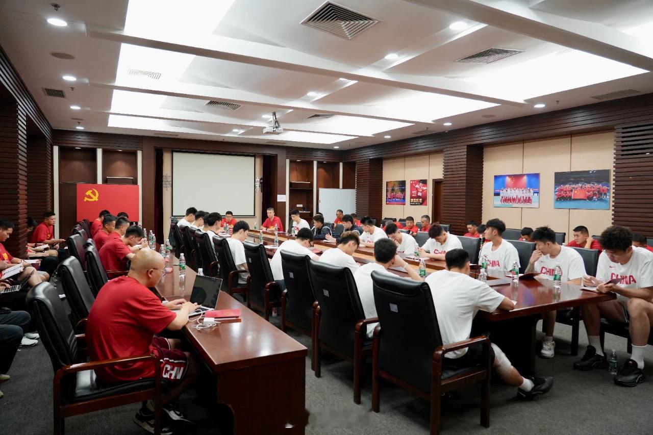 中国男篮于6月14日在国家体育总局训练局召开入队会议。主教练郭士强表示，中国男篮