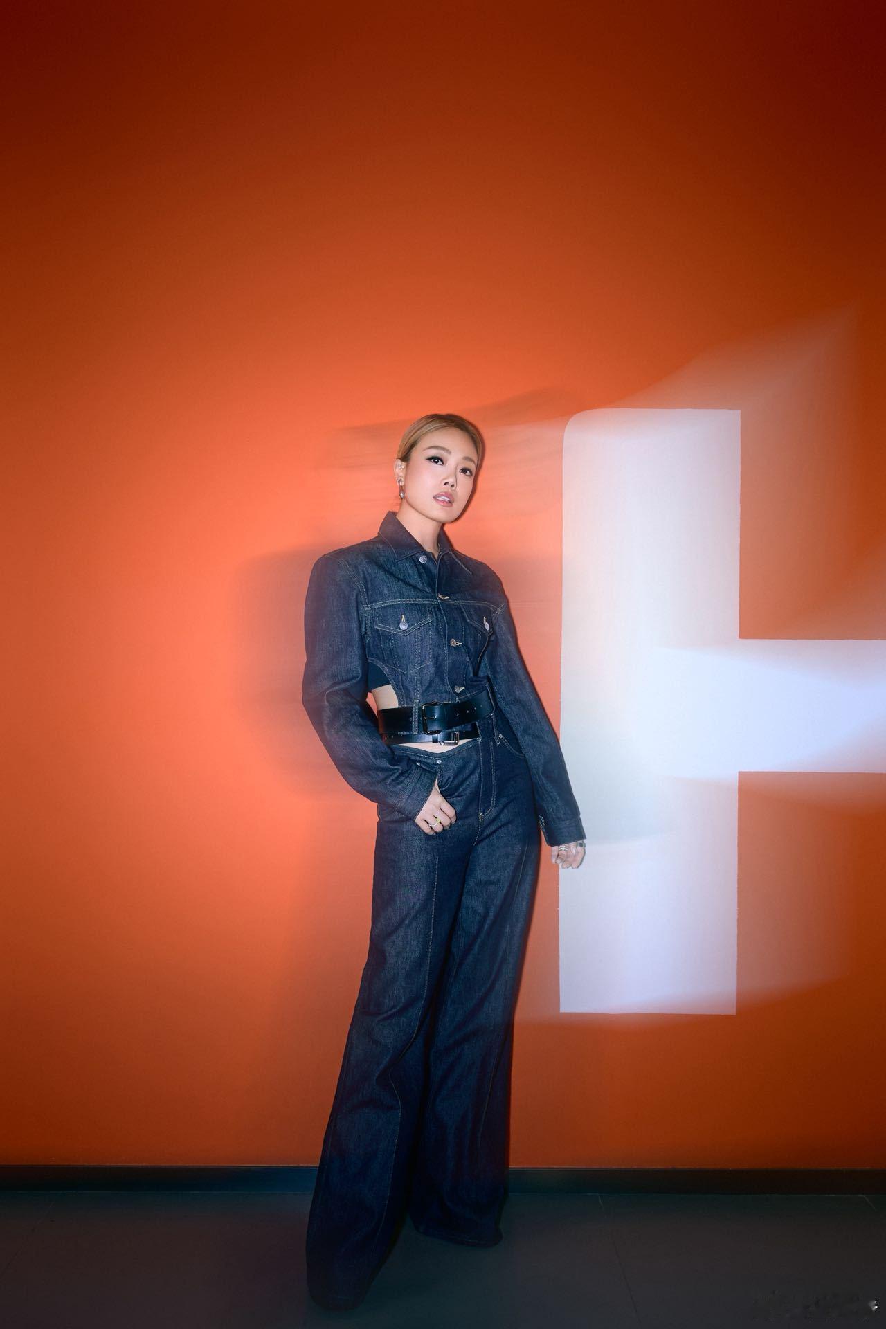 容祖儿败在广东话 容祖儿在《你好星期六》的表现真的是太可爱了，快得让人跟不上她的