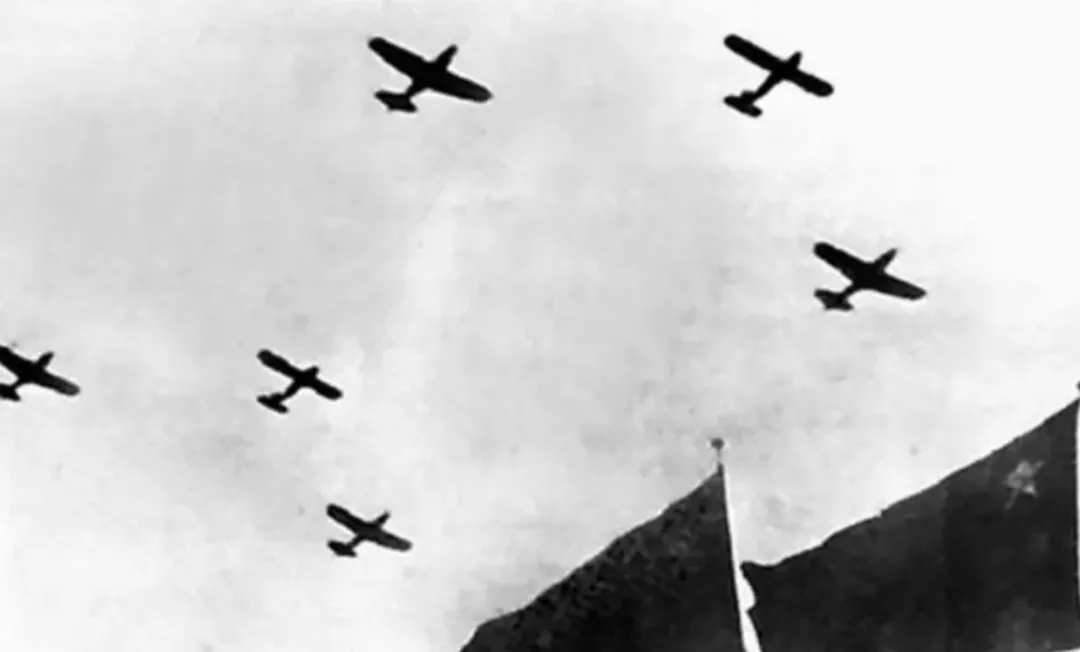 【咱们的飞机再也不用飞两遍了 】76岁生日快乐！[打call] ​​​