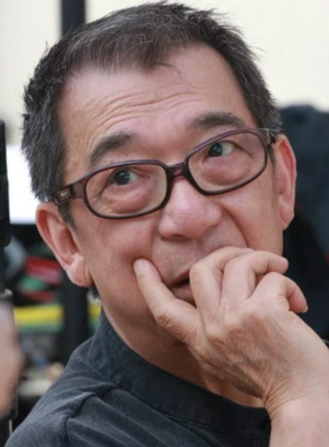 当年，郭宝昌拉着养母的手：“老娘，咱把房子捐了呗，我也能有个好前程。”养母嘴巴一