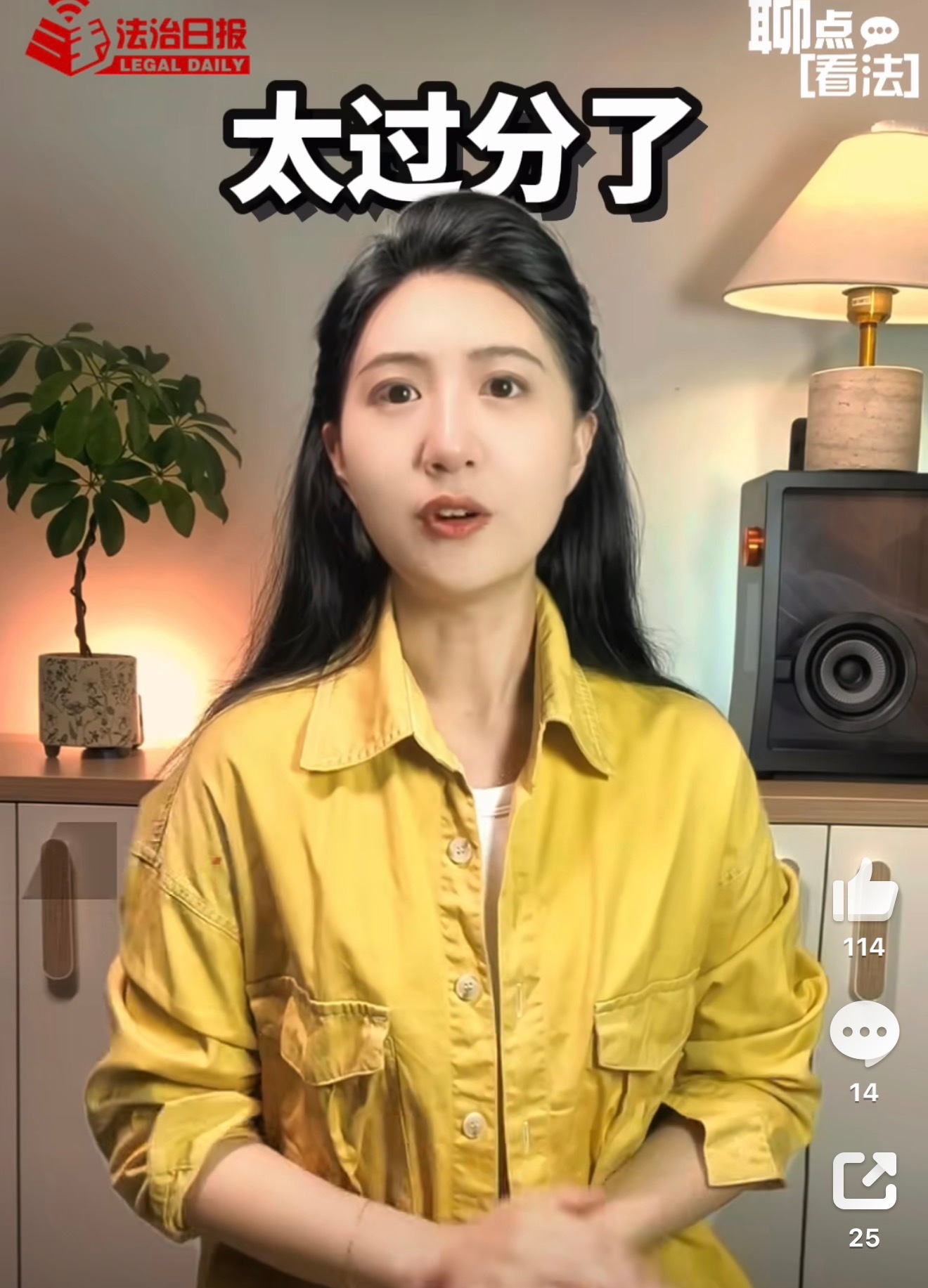 男子30秒连砸10个西瓜在摊贩头上仅仅因为矛盾就用西瓜反复砸人，这样的暴力举动让