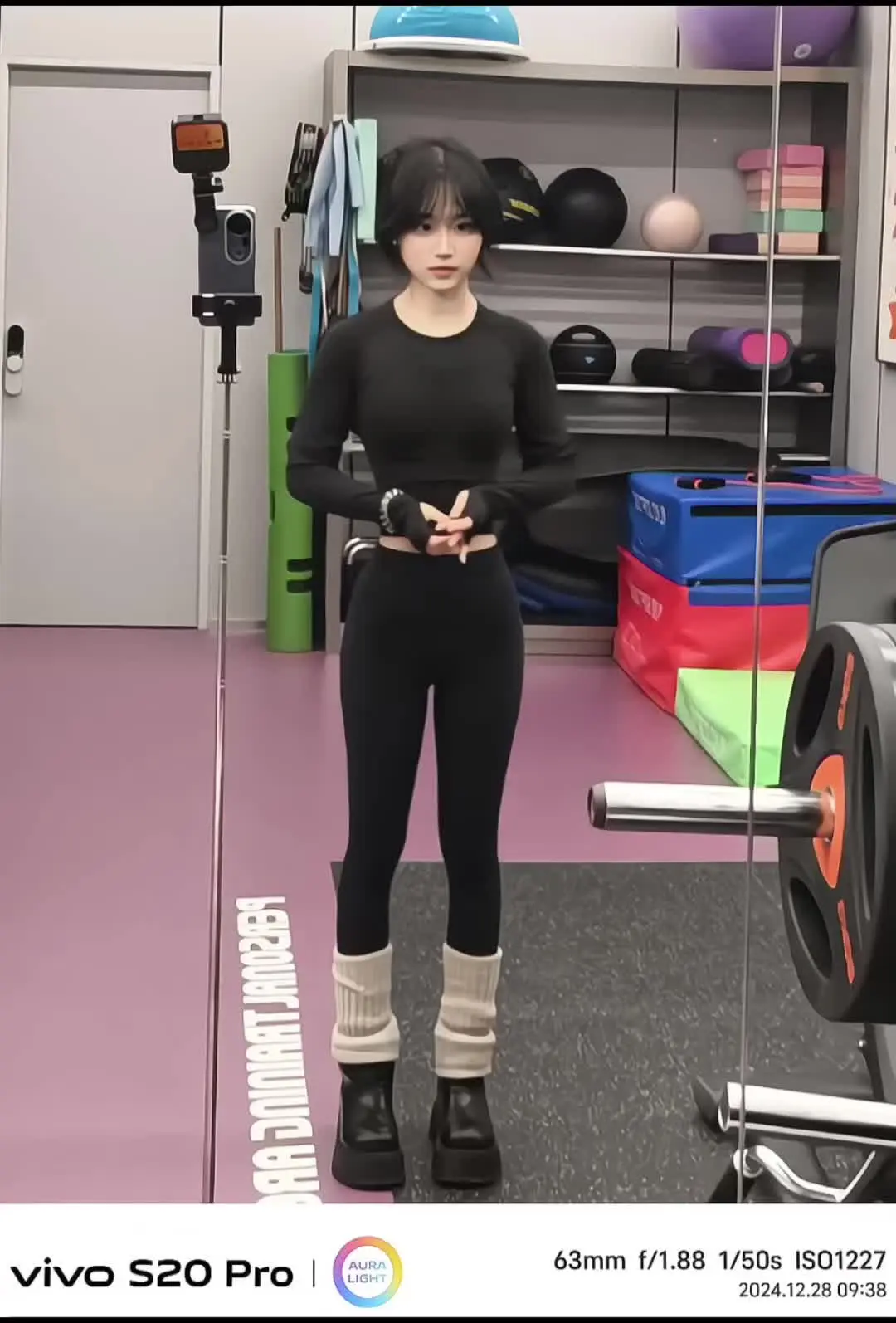 那我问你怎么天黑了 那我问你怎么天黑了。因为蛋姐展背了腰臀比健身日常