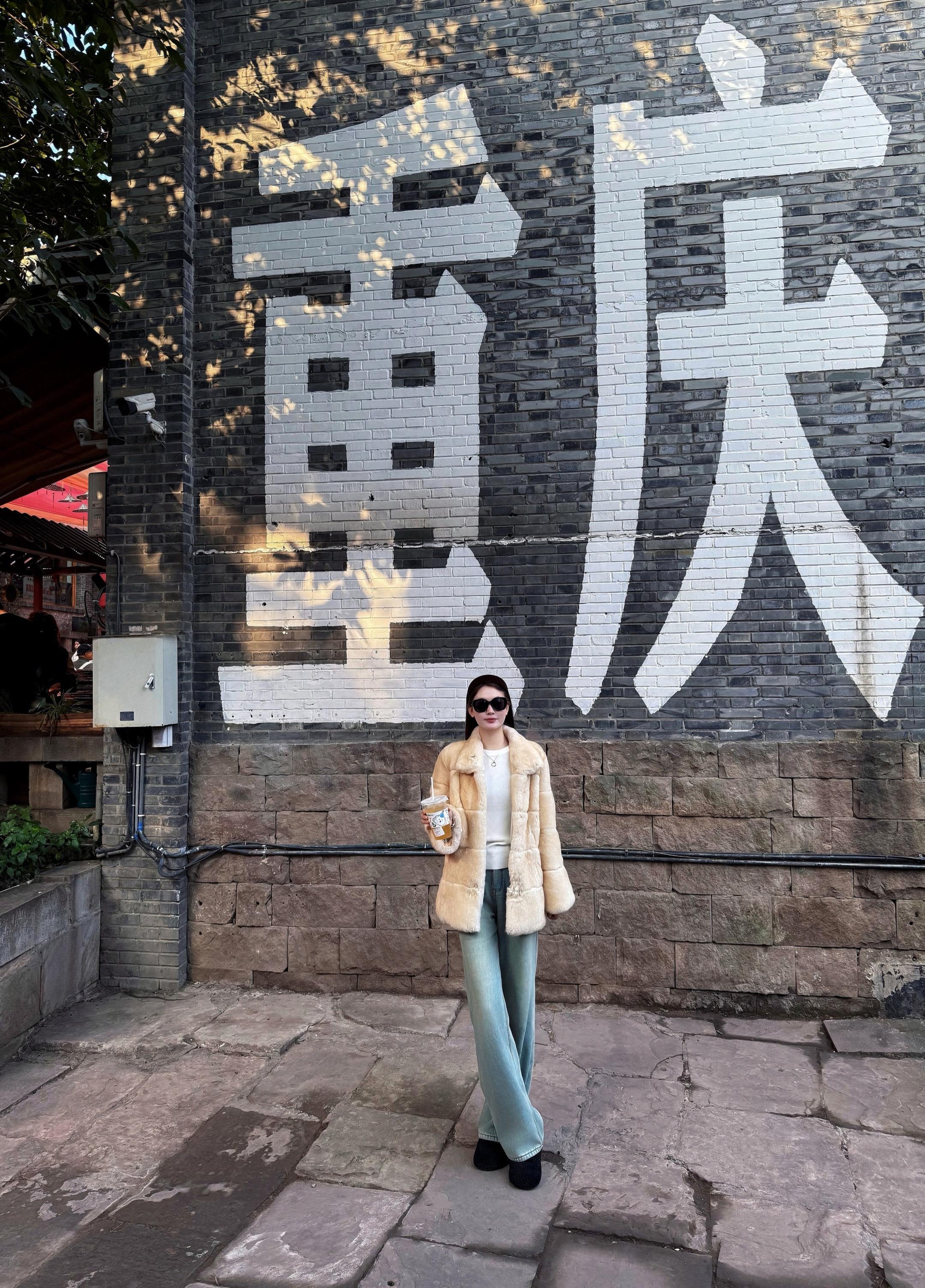 好手段 最后我成了情绪的疯子 你成了安静的评判者