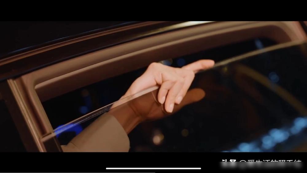 王一楠自己都没想到，一个叫“小秦总”的角色火遍全网，结果全都在找她。
 
一帮剧