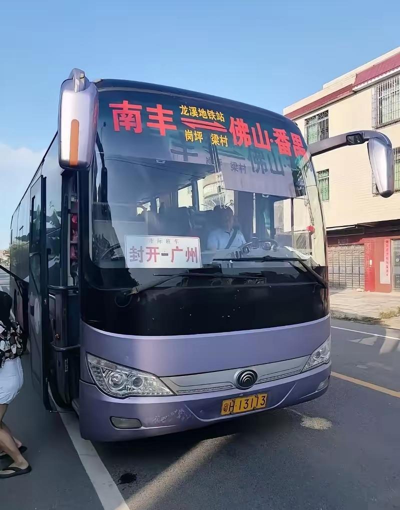 为什么广东各地长途大巴又开始兴旺了？
​因为大巴卷起来了，淡季不塞车回粤西
才四