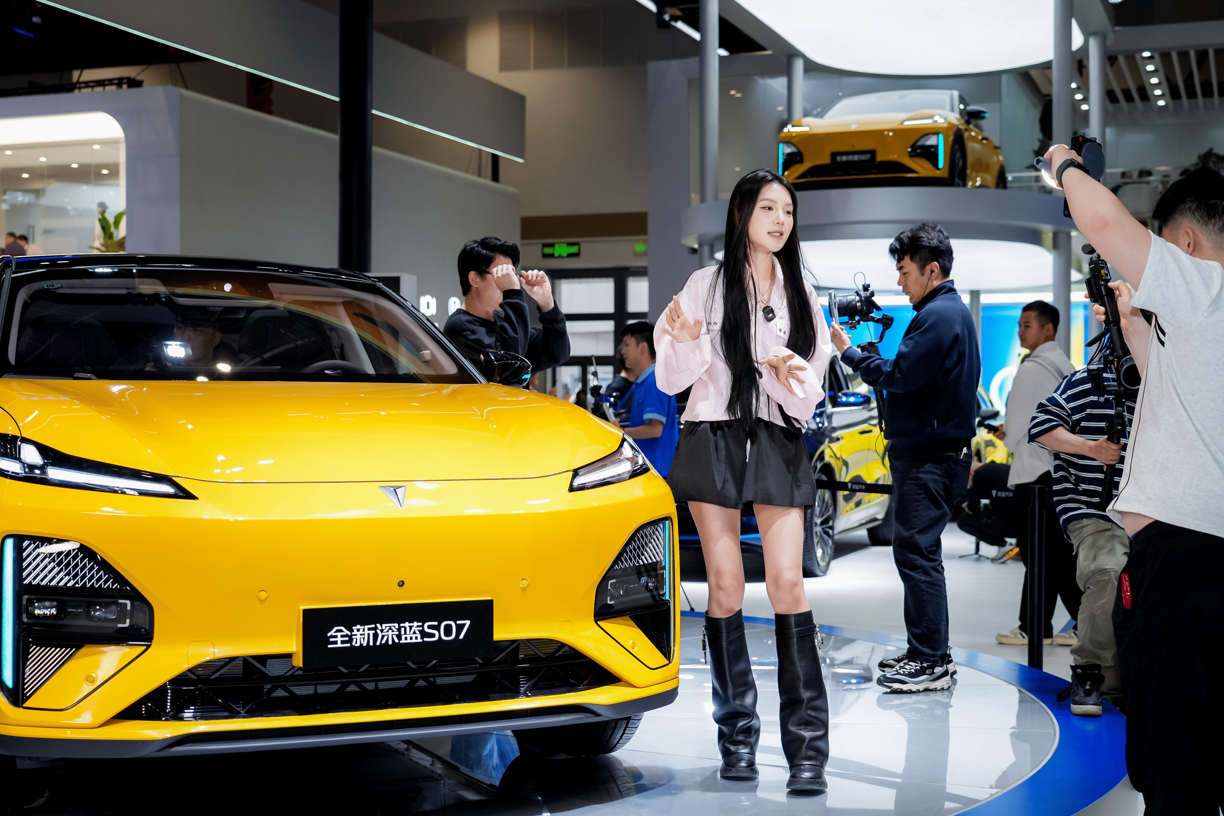 2026北京车展深蓝有几款新车重磅亮相！全新S07华为乾崑激光版强势吸睛，邓总现