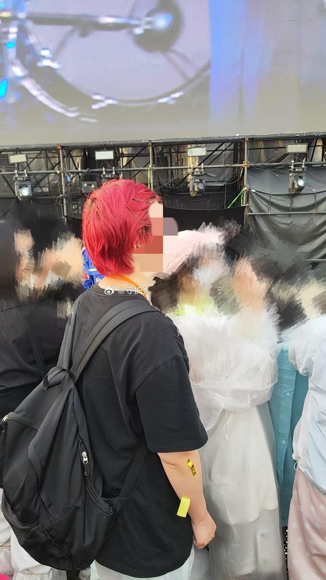 tg泥巴地演出 我的大妈啊 交易所在上面说话你在下面骂 会不会尊重人啊不想听你可