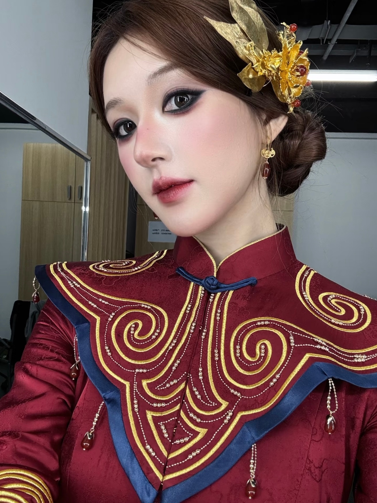 赵露思  zls赵露思zls闲鱼代言人赵露思 “你像湖泊，倒映着我曾经想象过的一