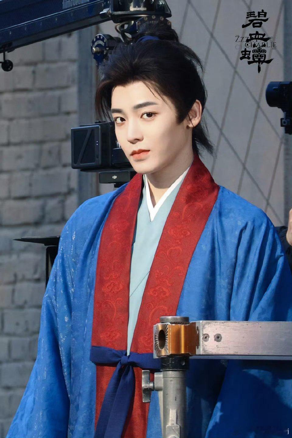 侯明昊《碧血蝉》杨无间这个小道士美我一大跳！ 这个配色好有古早武侠的感觉侯明昊