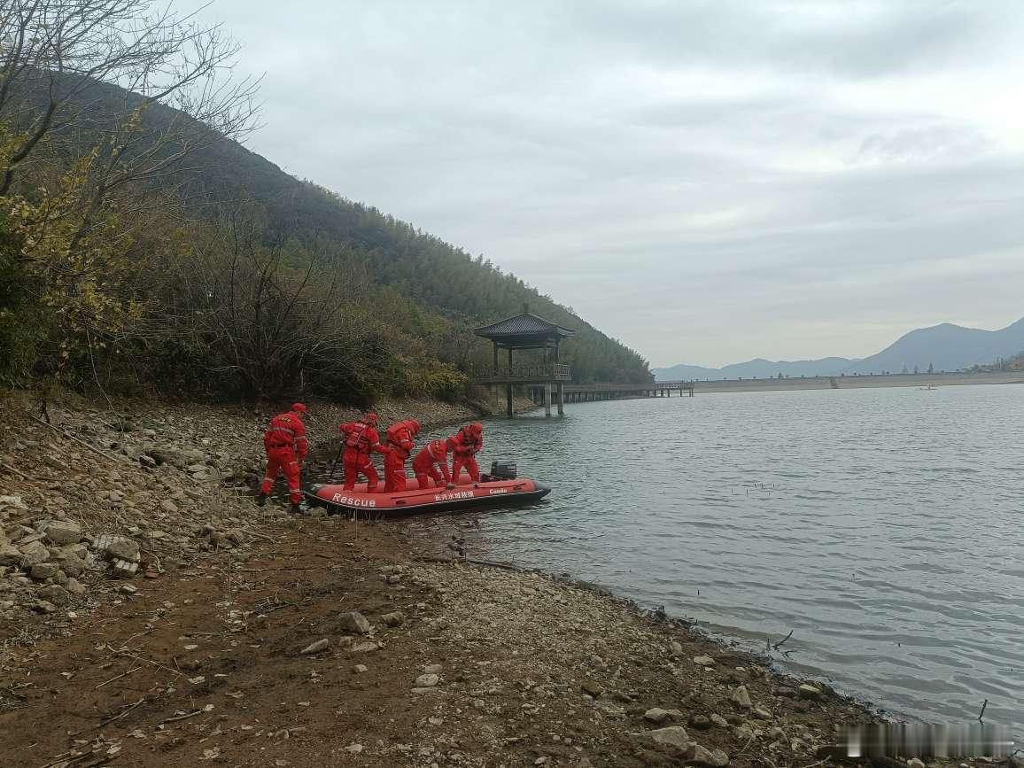 日前，水口乡总工会针对水口民宿行业特点，针对水上应急救援和游客在山地景区走失的真