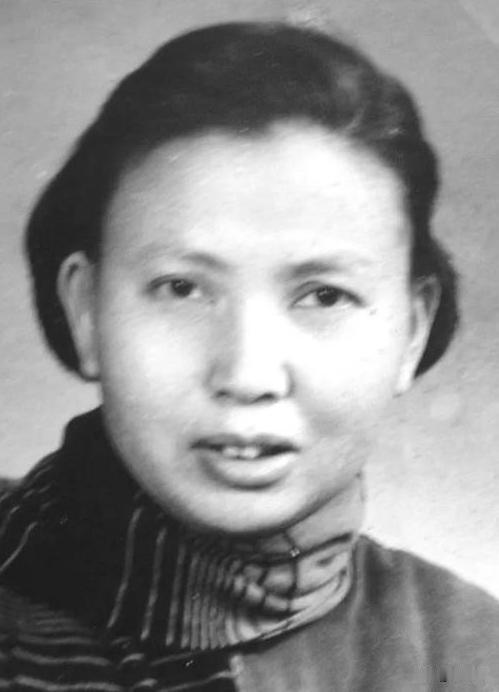 1941年，21岁的女战士莫林被活埋前，敌人竟突然问：“你认识莫林吗？”，莫林一