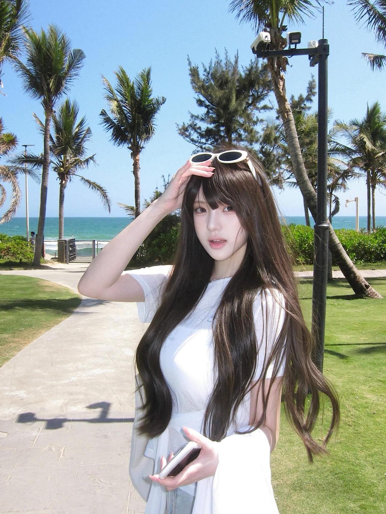 阳光沙滩，白裙少女，海风轻拂，美不胜收。治愈系少女写真怎么拍 阳光白裙少女