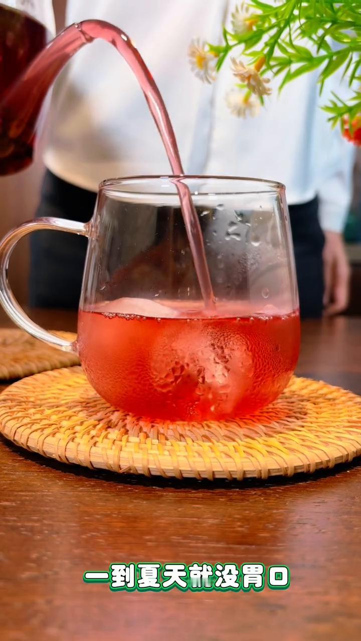 老酸梅汤。
一到夏天就没胃口，教你煮一壶酸甜开胃的老北京酸梅汤，在家30分钟搞定