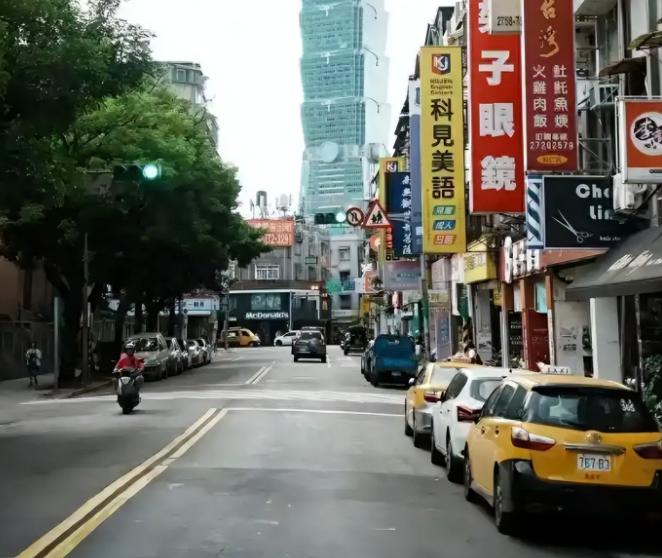 很多人都在关注台海那边的动静，觉得赖清德当局这段时间似乎底气很足，仿佛背后站着一