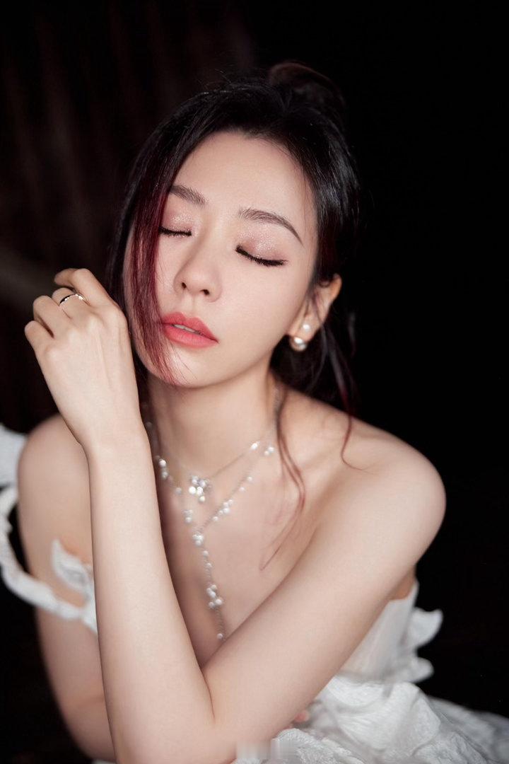 张靓颖清冷白月光，她来了！ 