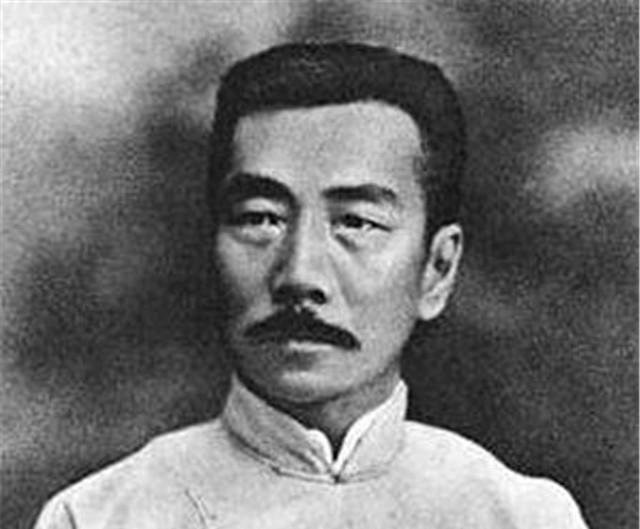 当成年后真正理解了鲁迅笔下的人物，才发现自己竟慢慢成为了他笔下那类令人无奈的成年