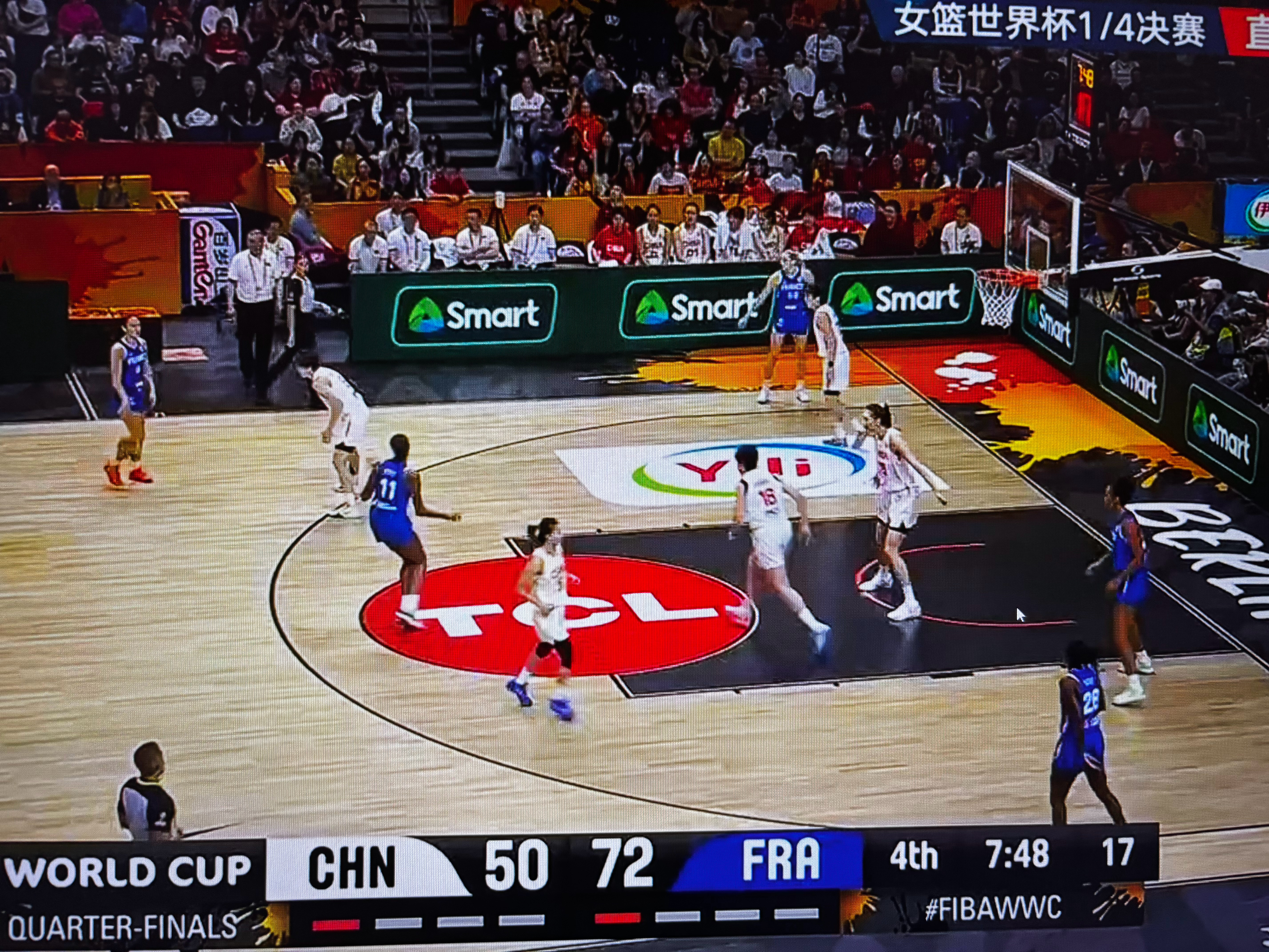 除了韩旭，法国女篮人均比我们高好多啊。她们个子高，动作速率也很快，确实打不过。中