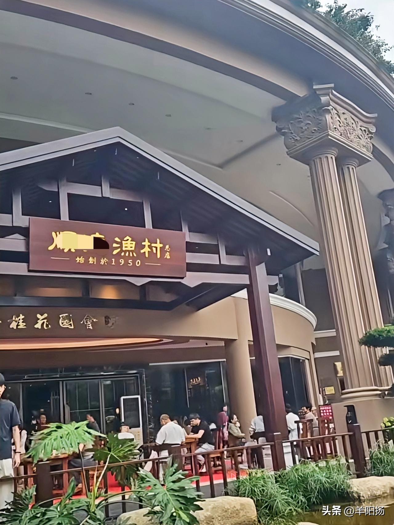 屋檐不容避雨人，门庭怎纳天下客？鸟语花香，不如手留余香！亭台楼阁，不如善良品格！
