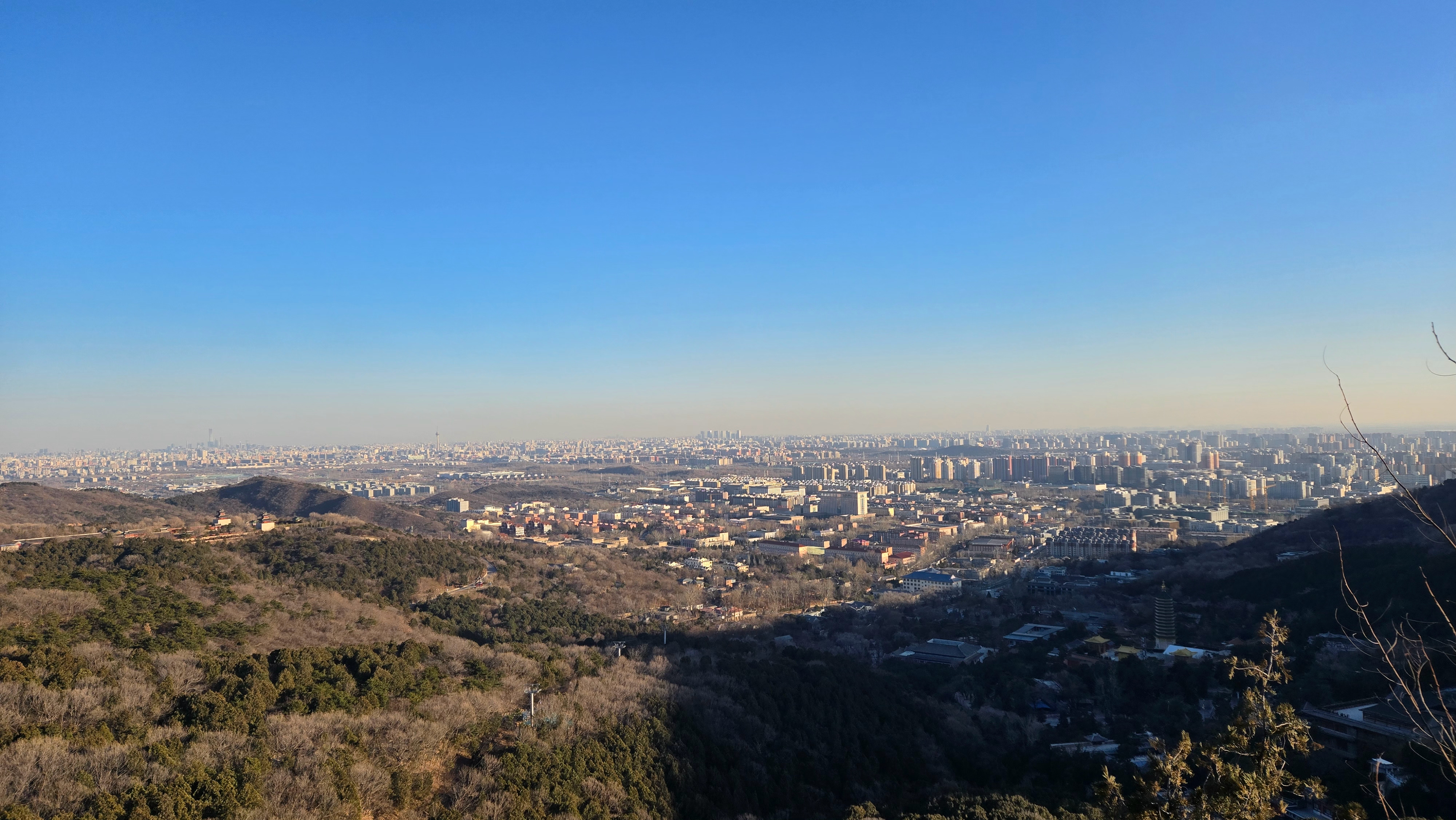 今天去八大处爬山去了，运动运动[耶]  