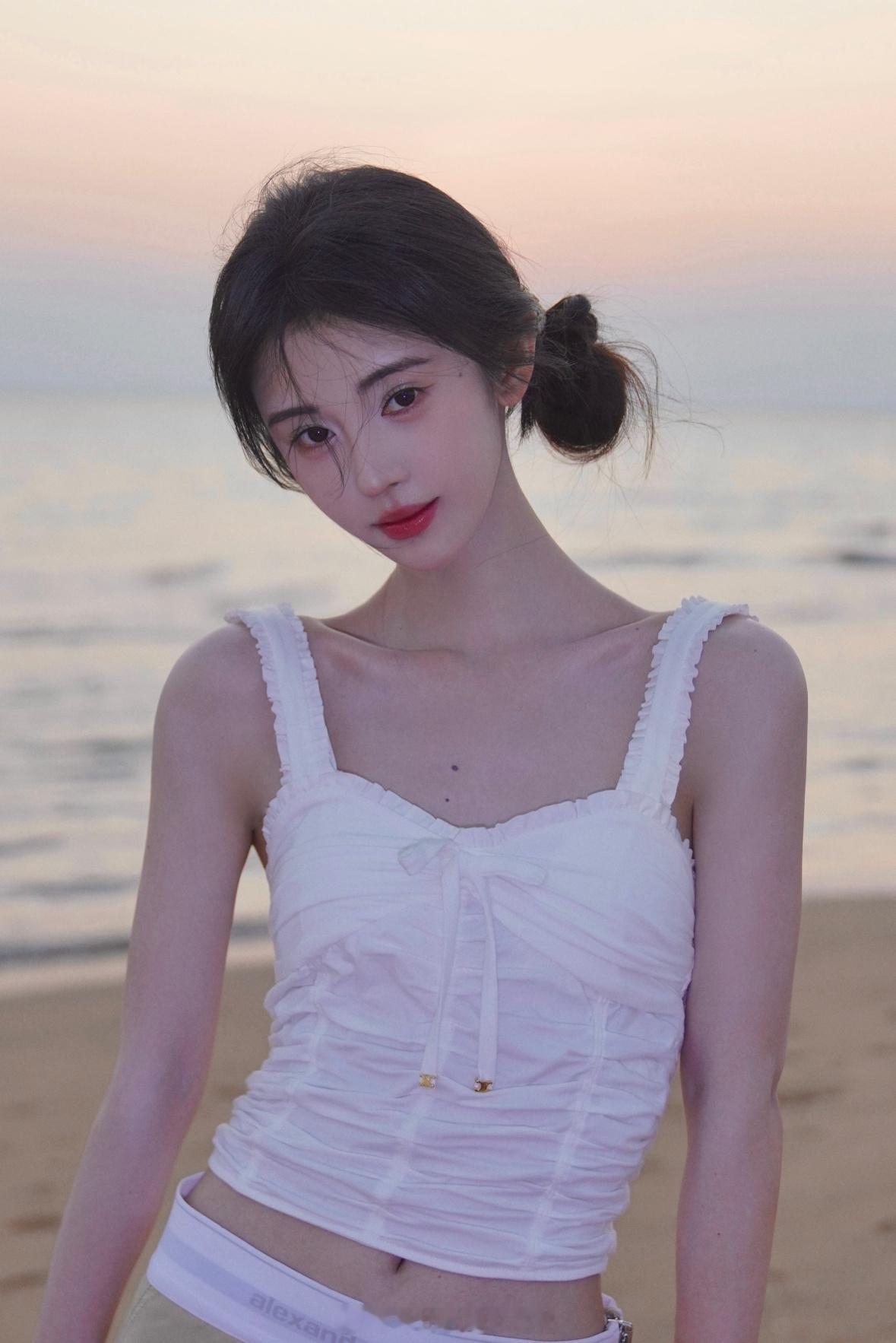 鞠婧祎宣传周也新剧锦月如歌鞠婧祎宣传支持周也新剧 美女友谊长存这一块/. ​​​