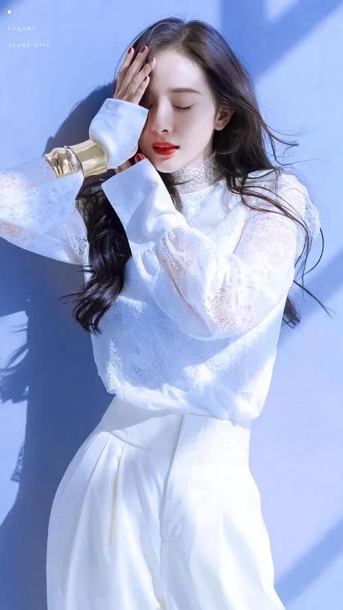 杨幂解约时间和她在7年前发的微博对应上了。
5月8日杨幂与嘉行官宣分道扬镳，有网