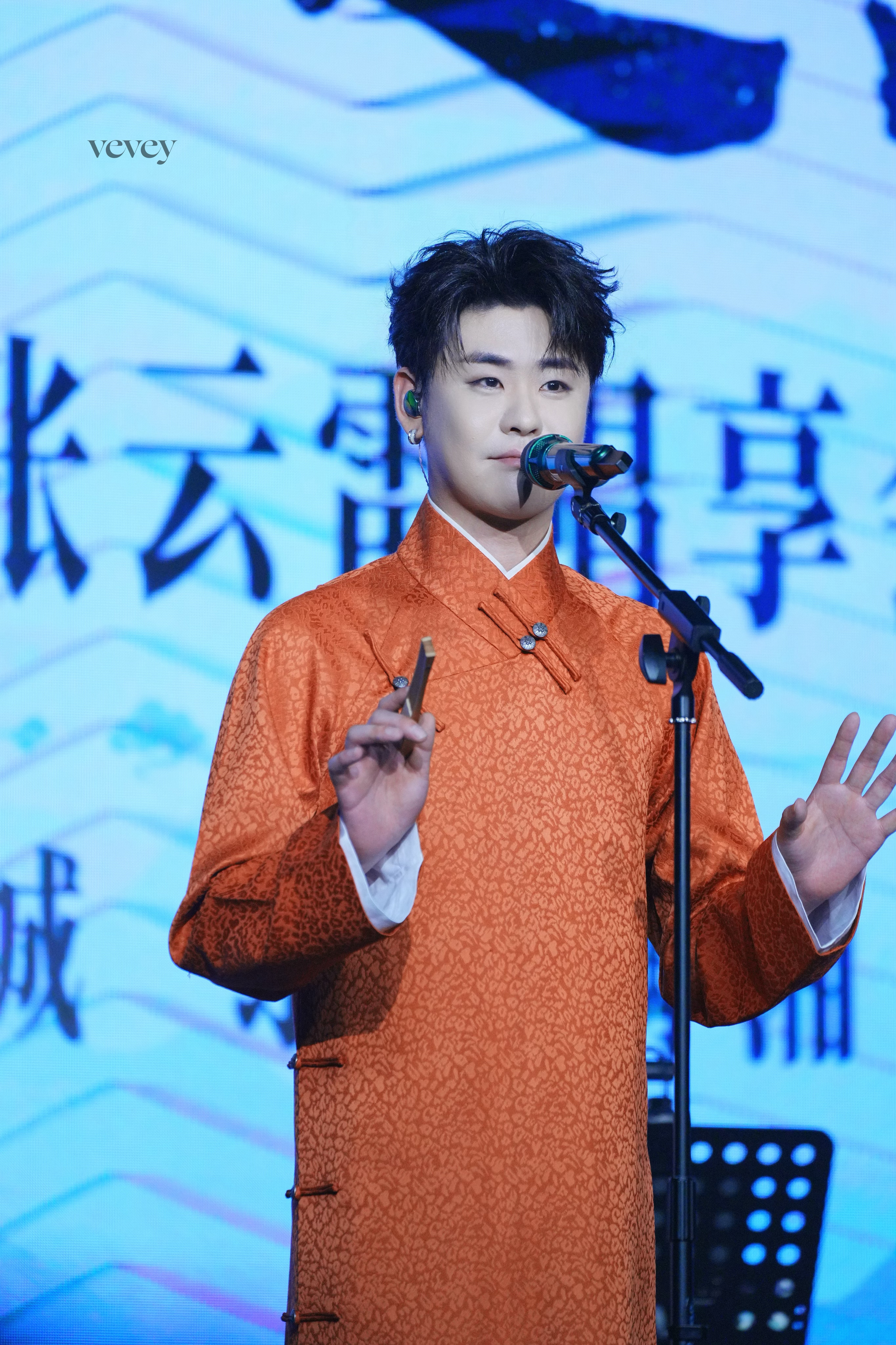 张云雷靠近你演唱会2026张云雷云声之上3.0 现在就有点好奇演唱会穿哪件大褂了