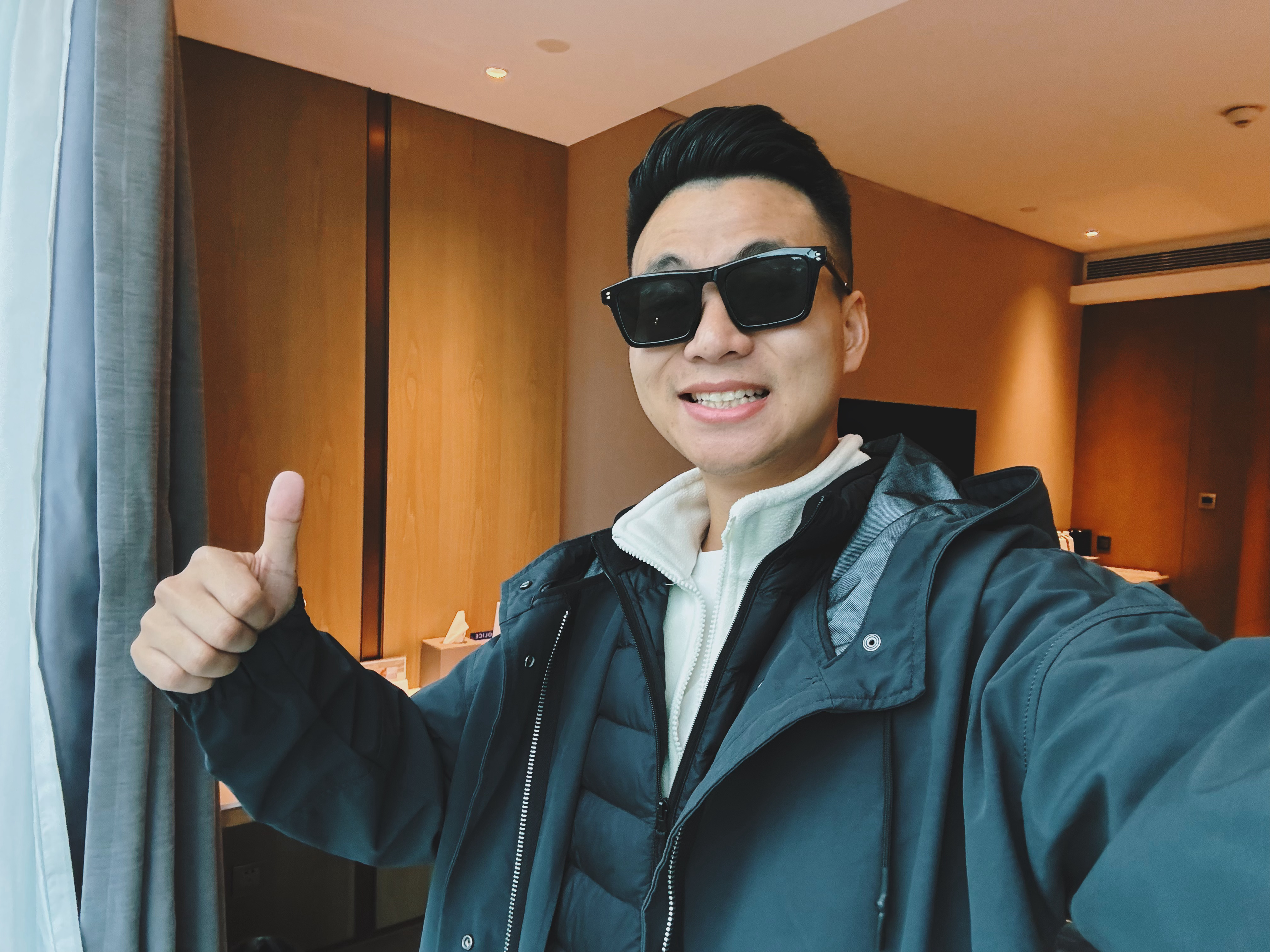 早安，兄弟姐妹们！衣服带少了，直接叠穿[嘻嘻]⚡ ​​​