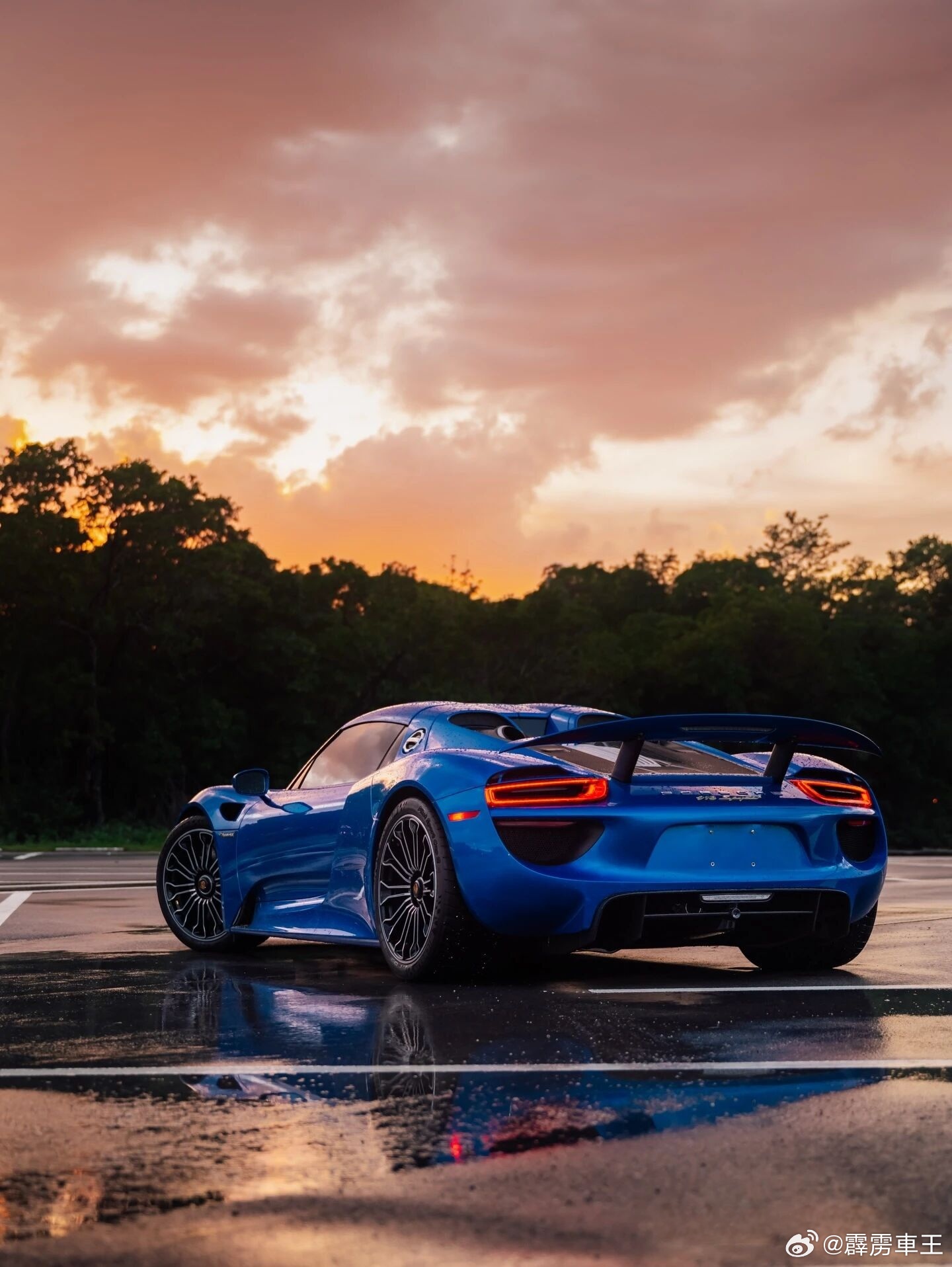 Porsche 918 Spyder，混动超跑巅峰之作。V8双电机迸发887马力