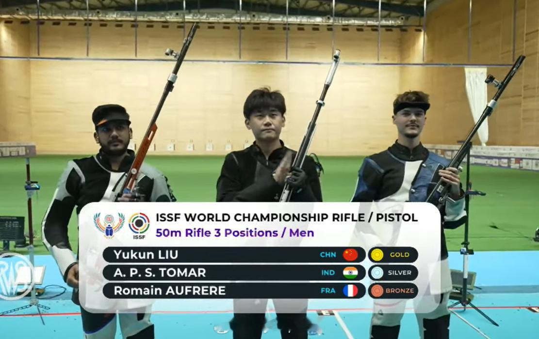 【射击世锦赛男子步枪三姿刘宇坤绝杀夺冠】 11月11日埃及开罗，2025年射击(