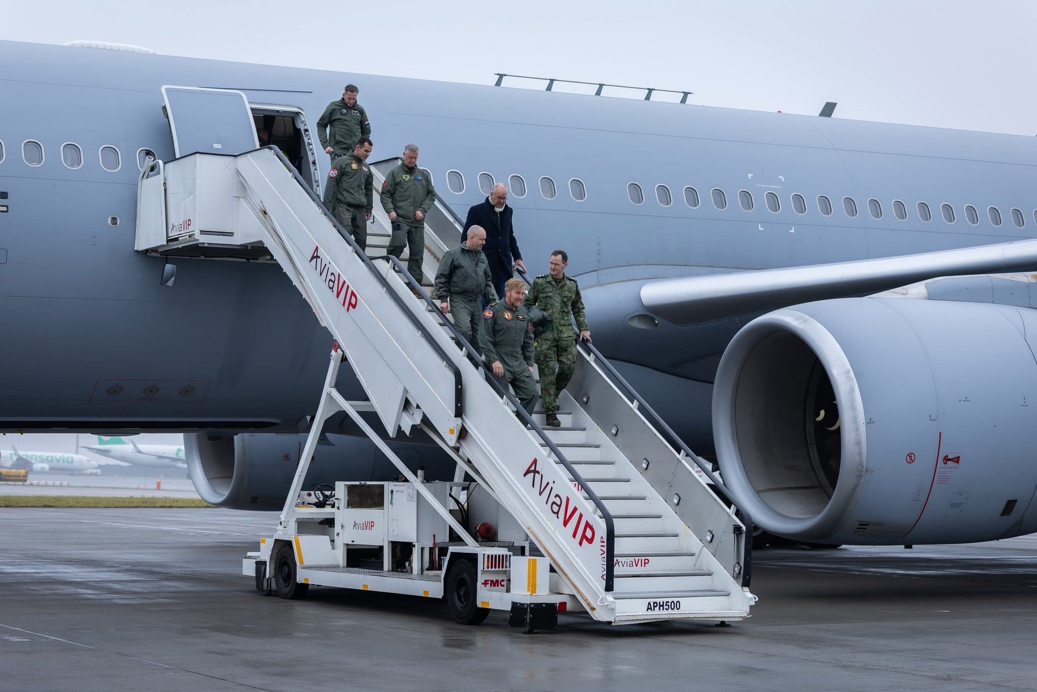 今日肥电 荷兰空军（RNLAF）4架F35A（从图中看是来自第322中队）和1架