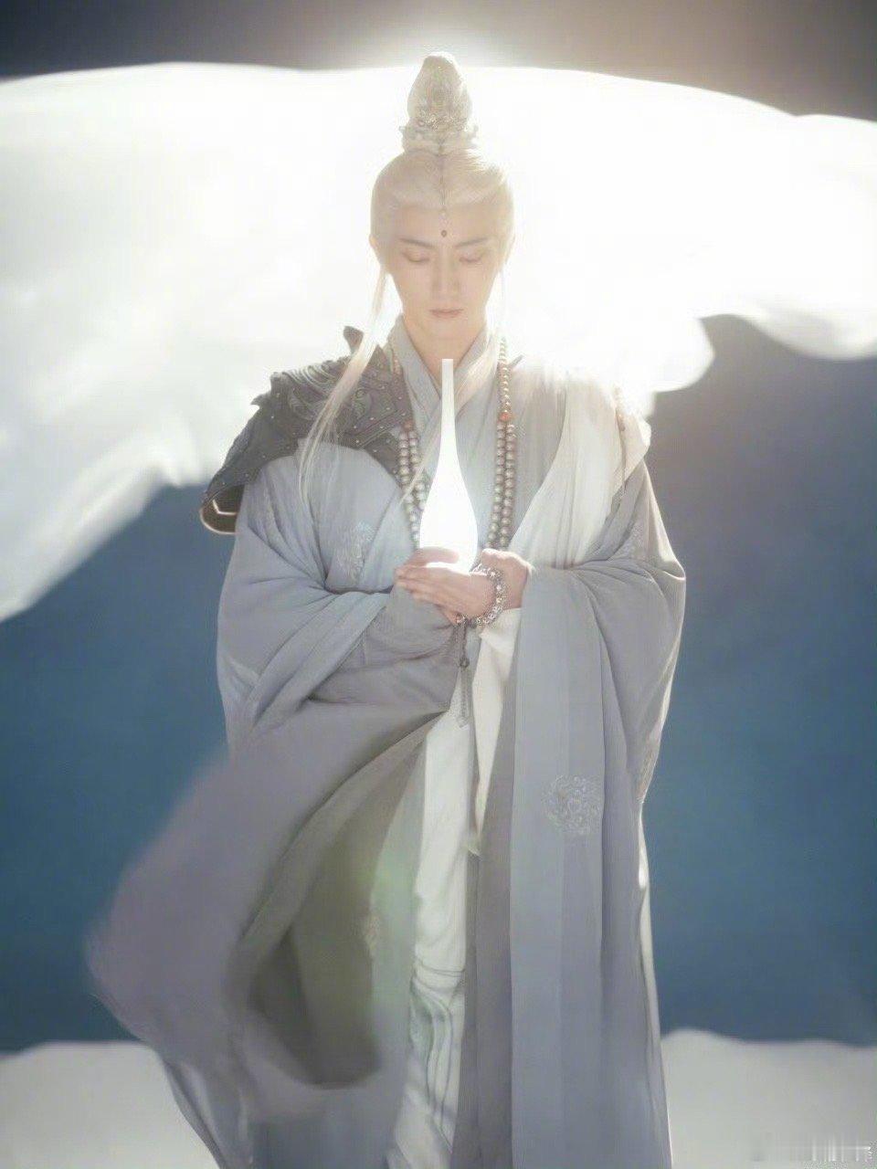 杨仕泽一款很新的男菩萨 天了噜！这竟然是杨仕泽？！真的没认出来啊，最新的生日角色