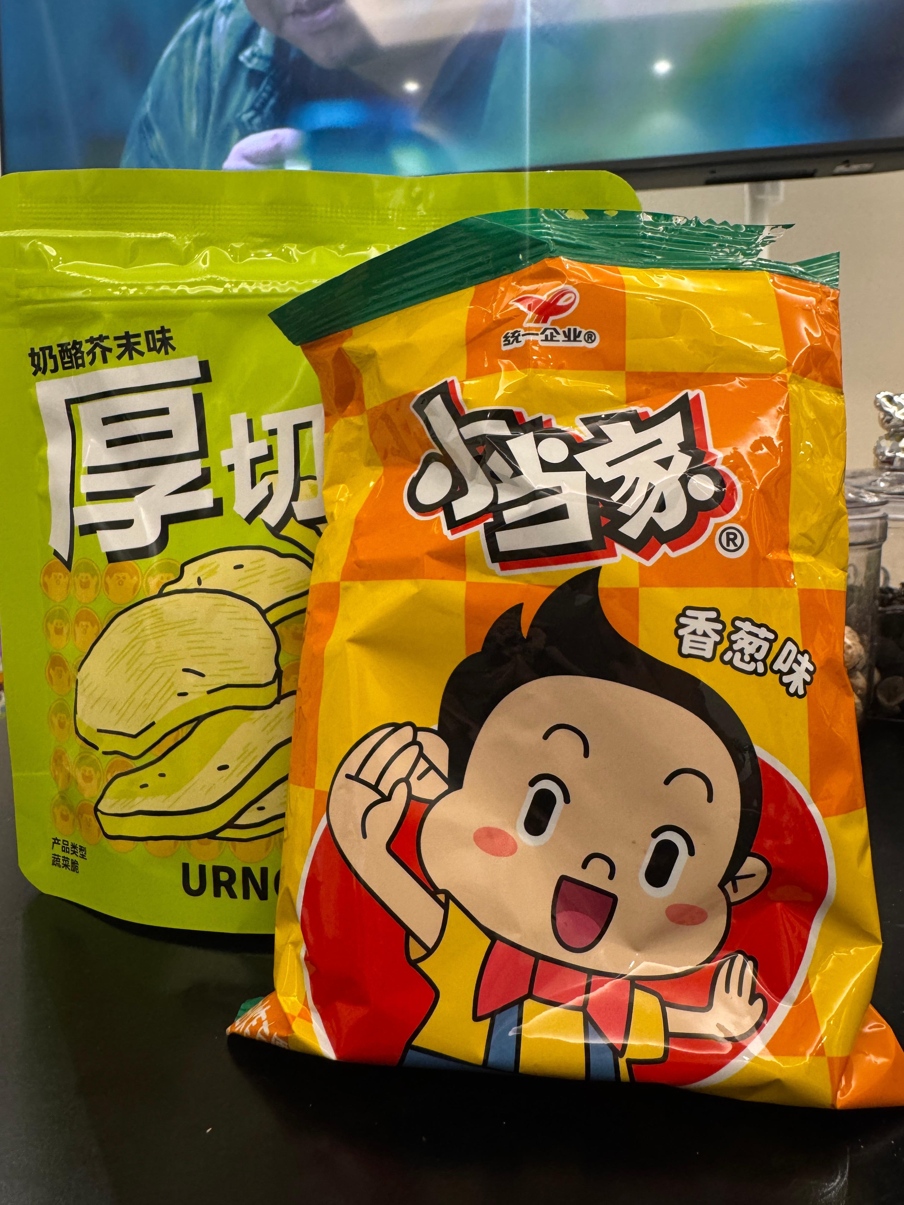 你们多久没有见过这个包装了？我记得我小时候经常因为偷吃干脆面挨打[并不简单][并