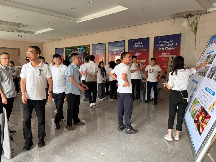 旺苍县财政局组织全体干部职工开展红色党建活动
         
       